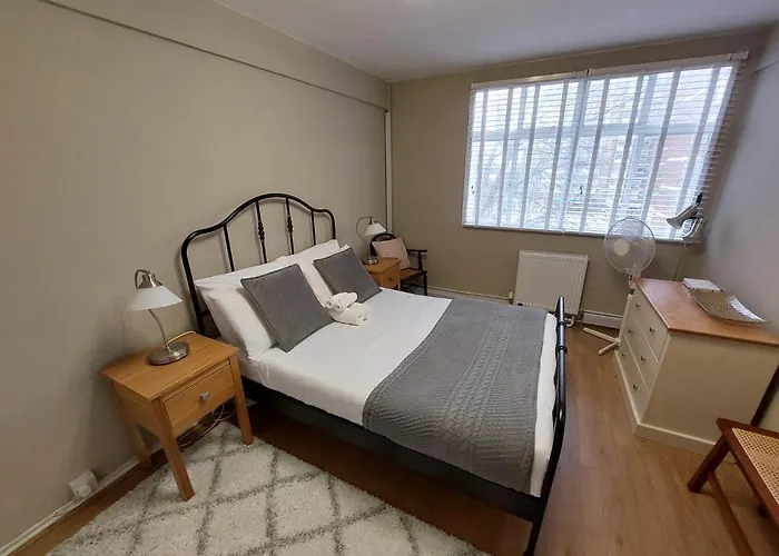 Cosy West London Apartment